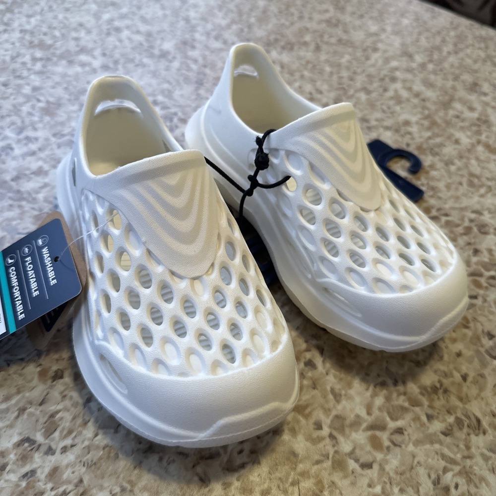 Rugged Shark Slip On Water Sneakers Big Kids Size 8 White Floatable Washable